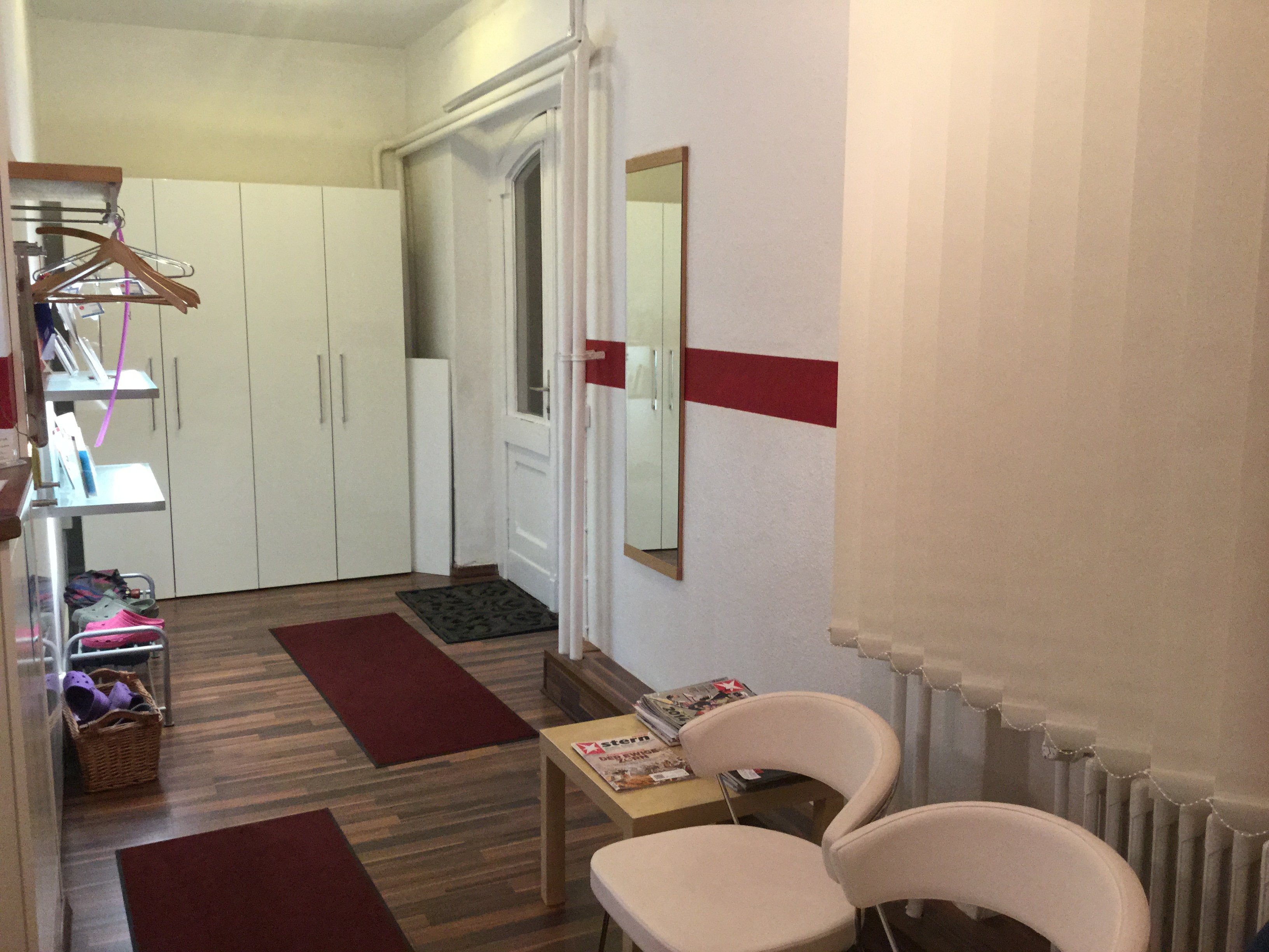 Eingang und Wartebereich